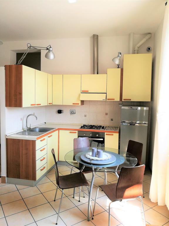 Farolfi Apartments Carracci Bologna Bagian luar foto